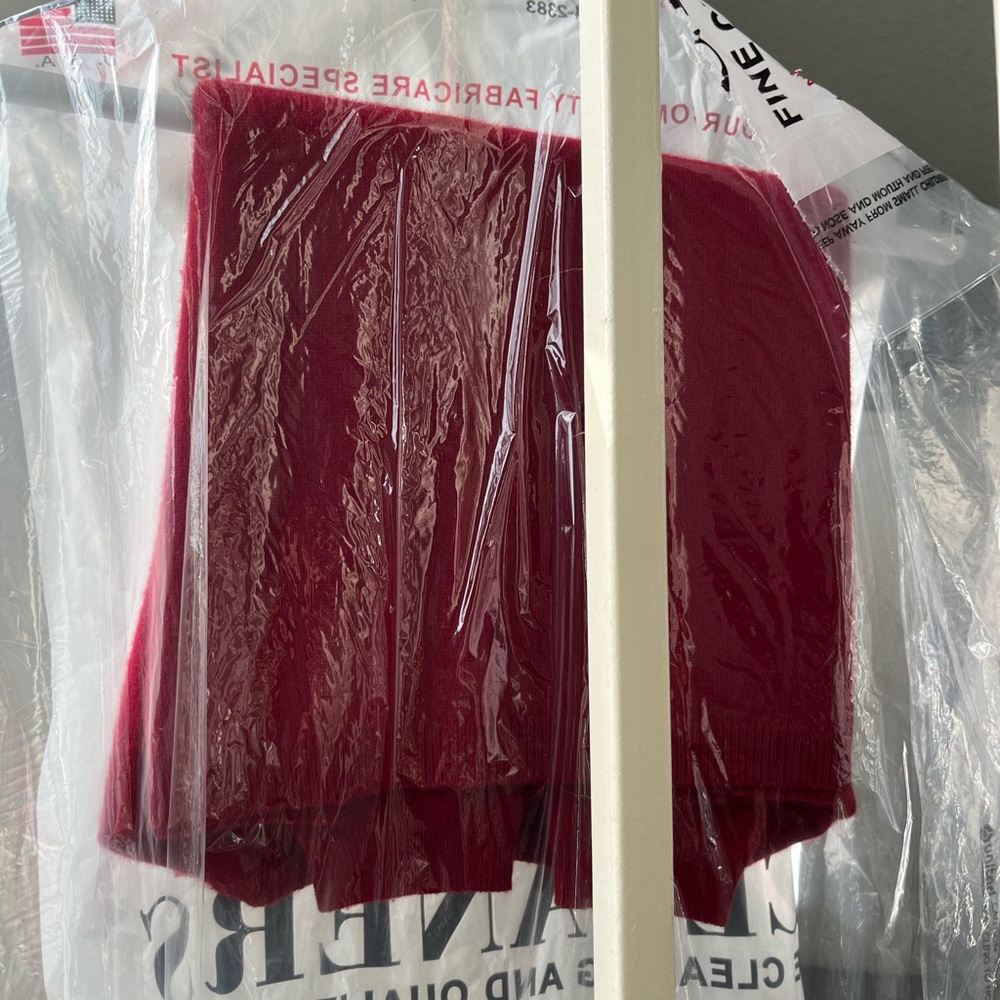 Red cashmere sweater - Picture 10 of 10